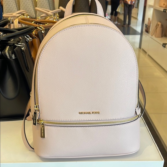 MICHAEL KORS Rhea Medium Zip Pebbled Leather Backpack
POWDER BLUSH
NWT - Picture 1 of 16